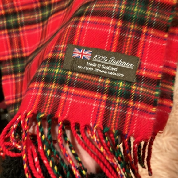 100% Scottish Cashmere Red Plaid Fringe Scarf - Picture 2 of 5